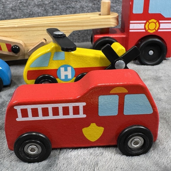 Melissa And Doug Wooden Emergency Vehicle Carrier Truck + 4 Emergency Vehicles - Picture 5 of 16